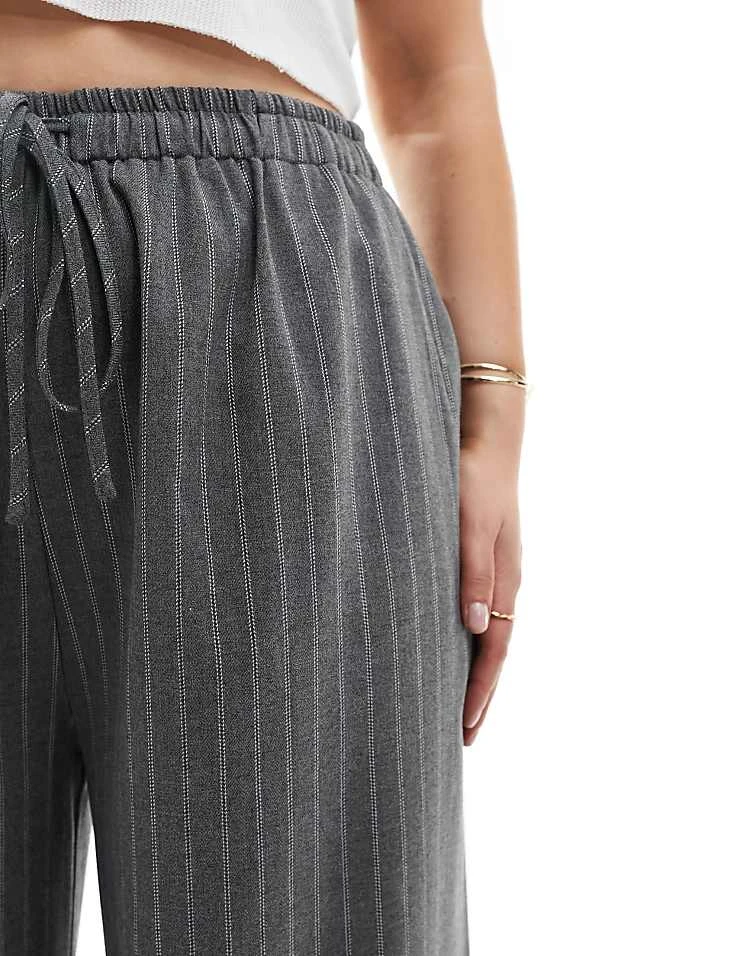 In The Style Plus X Perrie Sian Exclusive Wide Leg Drawstring Trouser In Grey Pinstripe For Women 5 In The Style Plus X Perrie Sian Exclusive Wide Leg Drawstring Trouser In Grey Pinstripe For Women - Image 5