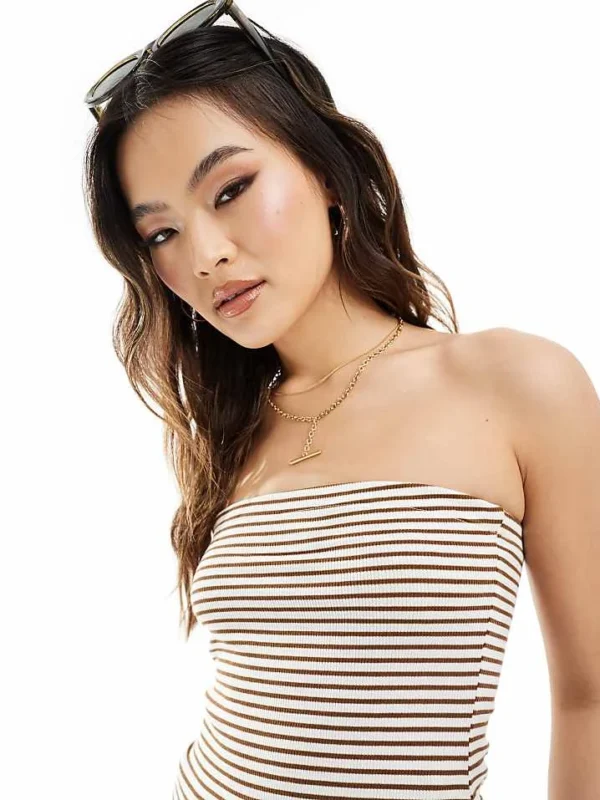 In The Style X Hannah Brown Knitted Bandeau Top In Brown For Women