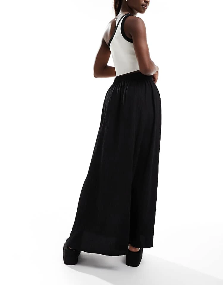 In The Style Maxi Skirt In Black For Women 2 In The Style Maxi Skirt In Black For Women - Image 2