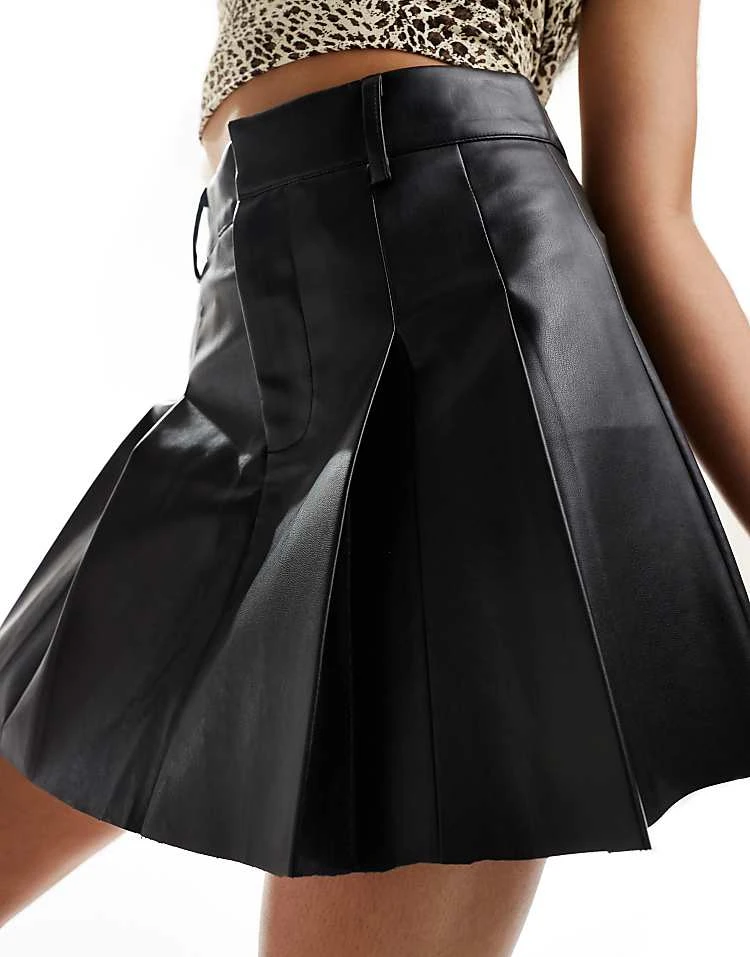 In The Style High Waist Leather Look Pleated Mini Skirt In Black For Women 3 In The Style High Waist Leather Look Pleated Mini Skirt In Black For Women - Image 3