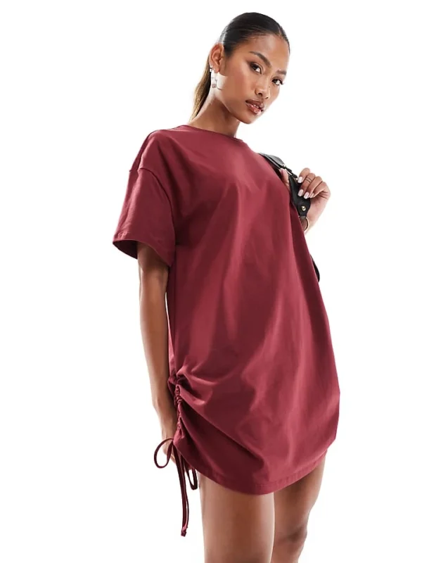 In The Style Exclusive Ruched Side Oversized Mini T-shirt Dress In Burgundy For Women