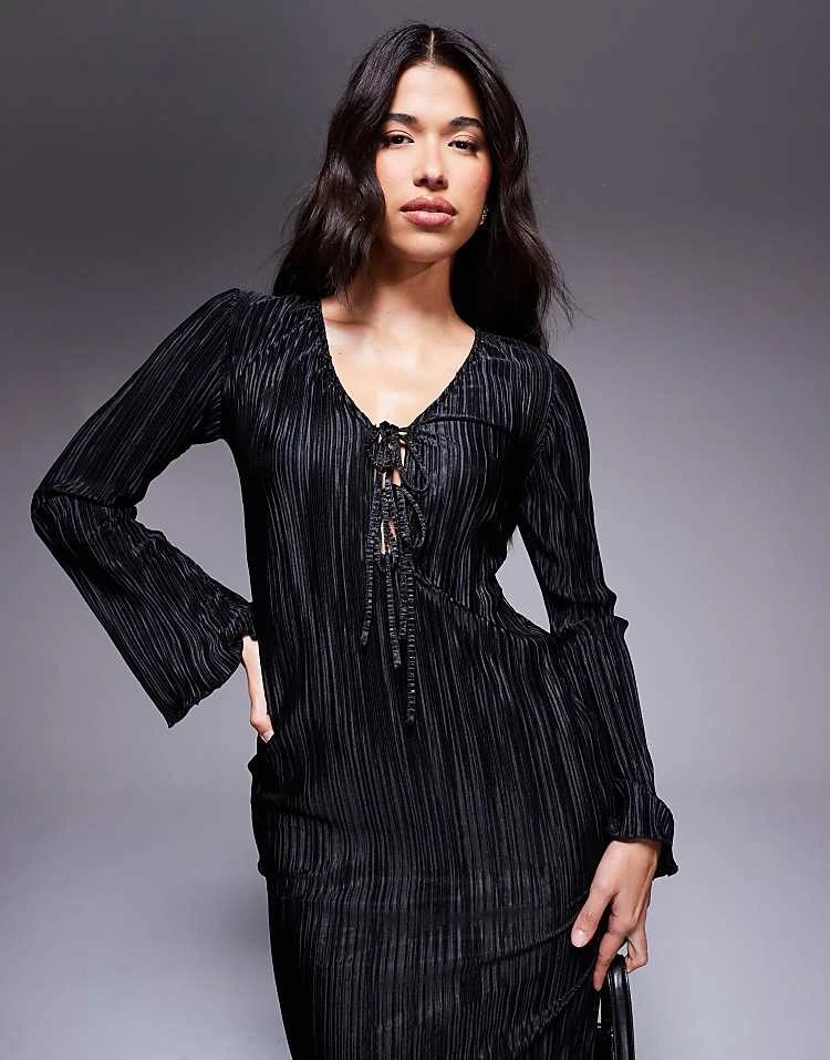 In The Style Exclusive Tie Front Plisse Maxi Dress In Black For Women 4 In The Style Exclusive Tie Front Plisse Maxi Dress In Black For Women - Image 4