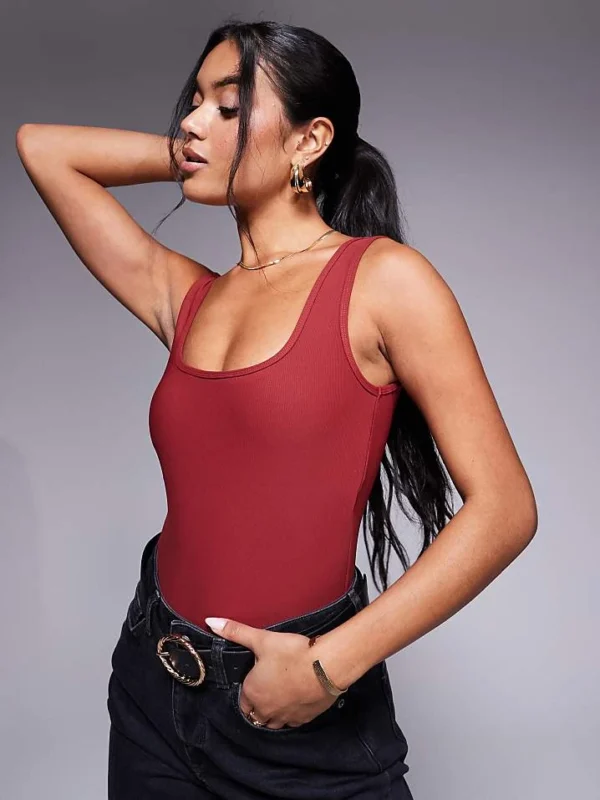 In The Style Sculpt And Control Scoop Neck Bodysuit In Burgundy For Women