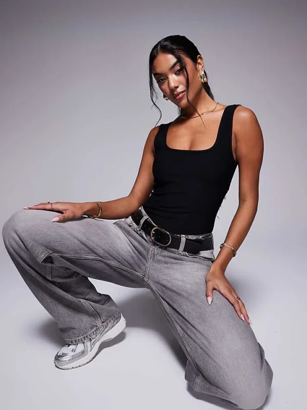 In The Style Sculpt And Control Scoop Neck Bodysuit In Black For Women