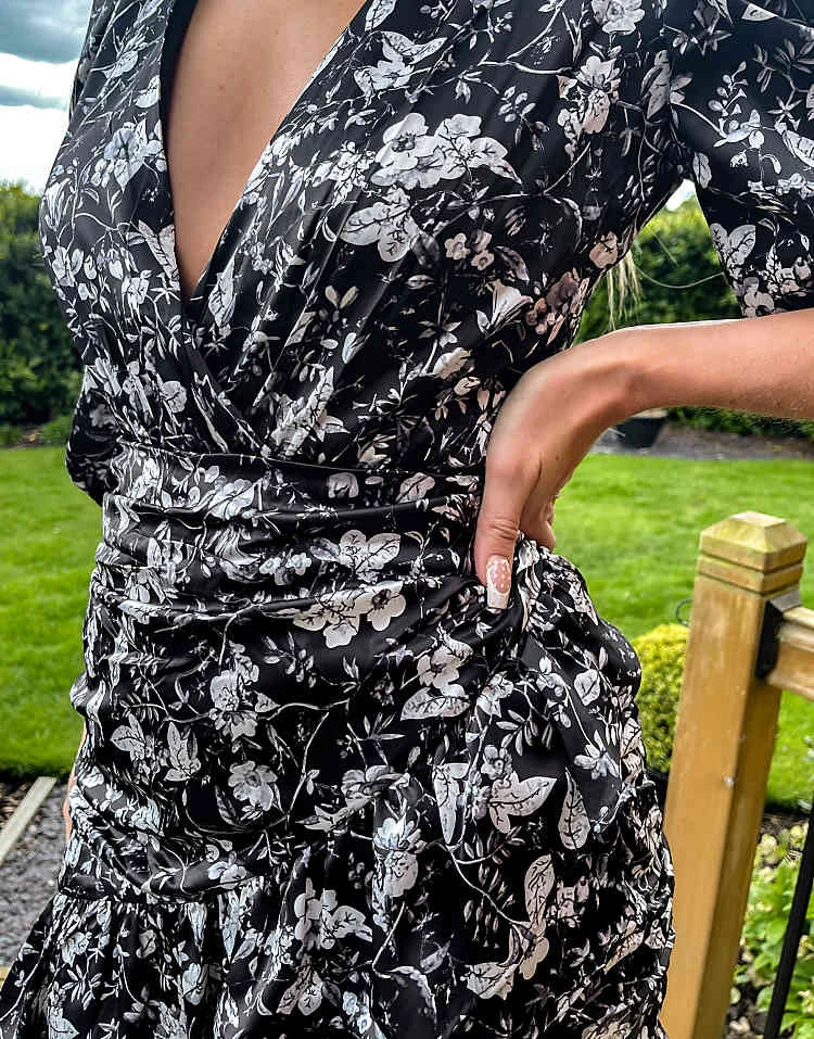 In The Style Wrap Dress In Print For Women 3 In The Style Wrap Dress In Print For Women - Image 3